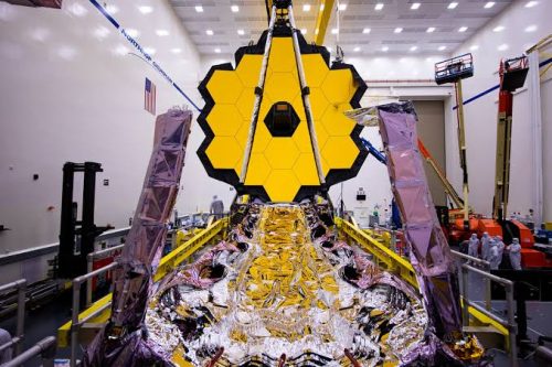 What Are The Technical Details and Advantages of Using MIRI in JWST?